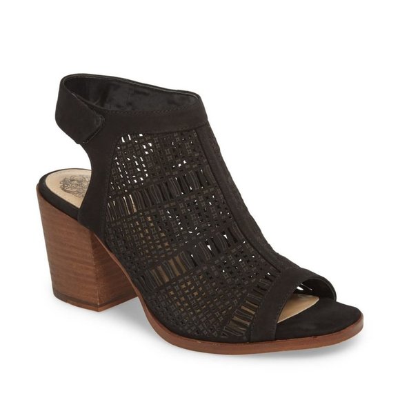 Vince Camuto Shoes - Vince Camuto BNWT Sandals Black "Keannie"